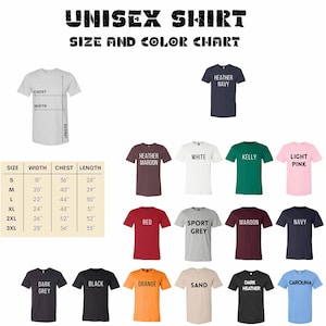 Pode incluir: Uma tabela de tamanhos e cores de camisetas unissex. A tabela exibe v&aacute;rias cores de camisetas, incluindo Heather Navy, Branco, Verde Kelly e Rosa Claro. Uma tabela de tamanhos mostra as medidas de peito, largura e comprimento em cm para os tamanhos S a 3XL. O texto "UNISEX SHIRT" est&aacute; no topo.