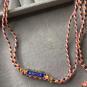 Collar con colgante de cuerda trenzada hecho a mano de estilo tribal con dijes de letras para mujer, accesorios de fiesta, joyería