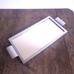 Mid-sized Art Deco chromed metal and mirror simple sturdy rectangular tray