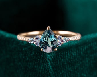 Anillo de compromiso de oro rosa con zafiro azulado en forma de pera, anillo de alejandrita de laboratorio de talla marquesa de media eternidad, anillo nupcial de diamantes moissanita único
