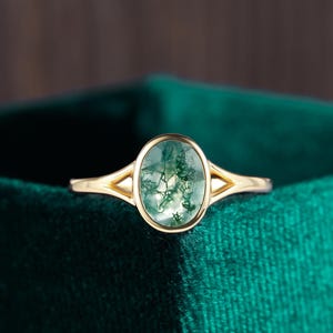 Oval geschliffener Moosachat Verlobungsring Solitär Gelbgold Ehering Unikat Hochzeitsring Brautring Band Lünette gesetzt Ring Geschenk für sie