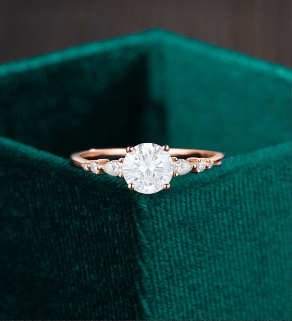 Pear shaped cluster diamond ring deals