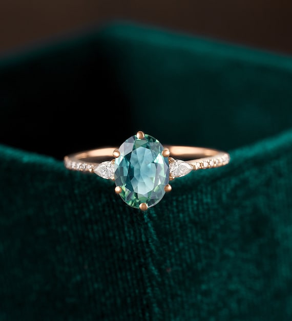 オーバルカットのティールサファイアの婚約指輪、ブルーグリーン 