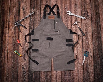 Avental de trabalho personalizado em lona, detalhes em couro, vários bolsos.