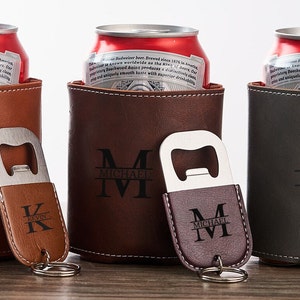 Groomsman Geschenk, Dosenkühler, Flaschenöffner, Vorschlag Ideen, Dosenkühlerhalter aus Leder, Dosenkühler mit Gravur, Dosenhalter nach Maß, Personalisiert.