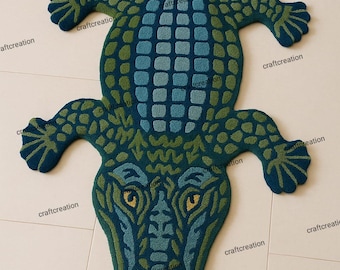 Hand-Tufted Wool Crocodile Rug: Traditional Oriental Design