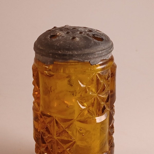 Log and Star Milton amber shaker bottle with original lid - Antique EAPG