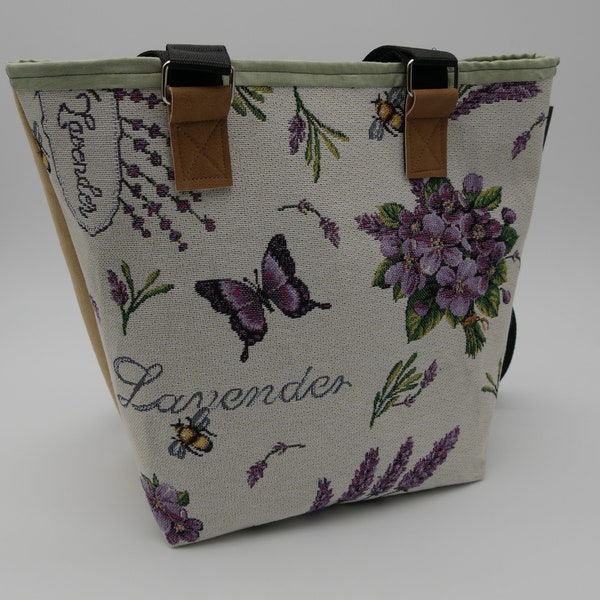 Lavender shoulder bag with inner pocket and zipper