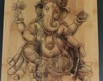 Planche à découper en bois gravure portrait Ganesh