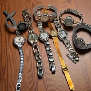 Vintage Women&#39;s Small Face Dainty Wristwatches Gift for Her