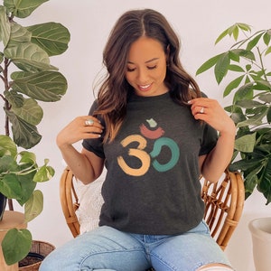 Woman Yoga Shirt, Cool Meditation Shirts, Peaceful Yoga Tee, Yoga Om T-Shirt, Gift for Girlfriend, Calming and Elegant Shirt, Namaste Shirt