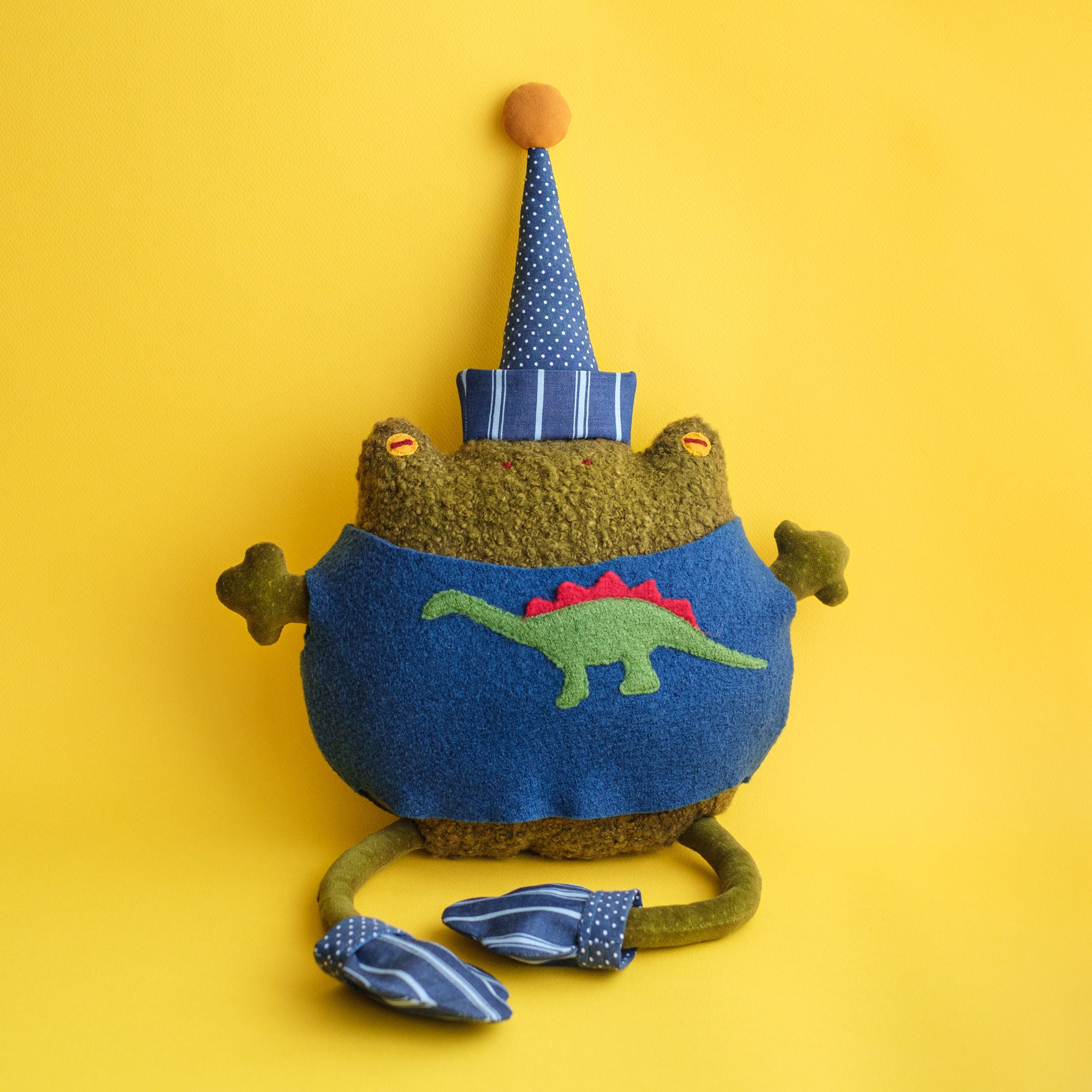 Cuddle Frog Big Cuddling Frog Cute Stuffed Animal Toy, Vintage Modern Minimalistic ...