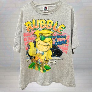 Maglietta vintage "Rubble Without a Cause", maglietta con grafica dei Flintstones anni '90, maglietta con cartone animato raro, abbigliamento retrò della cultura pop, taglia XL