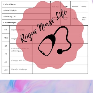 Op de afbeelding: Een roze en witte sjabloon voor casusconferentienoten met een stethoscoopgrafiek. De sjabloon bevat secties voor patiëntnaam, opname/DC/R/C, opnamediagnose, casemanager, SN, HHA, ST, PT, OT, MSW, valrisico, IV/VAD, wonden, stoma, katheter, beademing, G-tube en educatie.