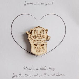 Hug in Ihrer Tasche Beaver Ornament Geschenkanhänger. Wird in Unifarbenem Naturholz geliefert Nicht lackiert