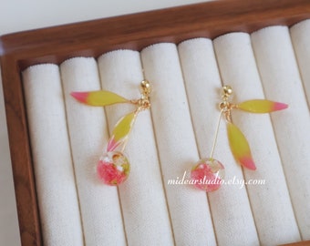 Boucles d'oreilles pendantes fleurs printanières/faites avec de vraies fleurs/boucle d'oreille fruit/cadeau pour elle/bijoux faits main/boucle d'oreille faite main/OR 14K/boucle d'oreille goutte