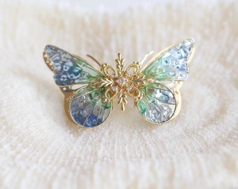 Broche créative faite main Broche papillon multicolore, broche aile, cadeau pour elle, bijoux faits main. broche faite main, cadeau fait main