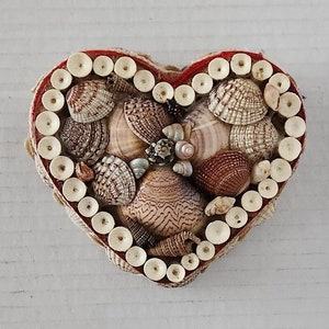 Vintage Seashell Encrusted Heart Shaped Valentine&#39;s Day Gift Trinket Box Jewellery Holder