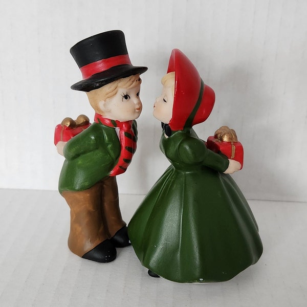 Vintage Porcelain Kissing Figurines Christmas Carollers