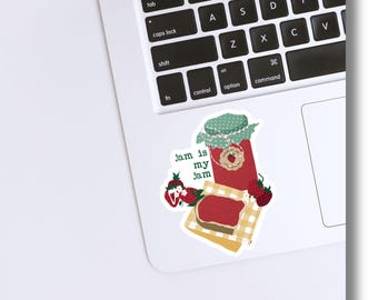 Jam ist mein Marmelade-Aufkleber | Erdbeermarmelade-Liebhaber | Eingemachter Liebhaber | Cottagecore Frucht | Gartenarbeit Aufkleber | Marmelade Liebhaber Geschenk | Wasserflaschen Sticker