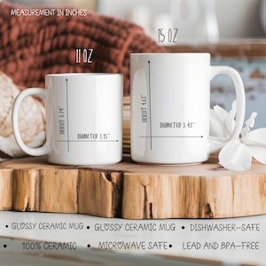 Peut inclure: Deux tasses en c&eacute;ramique blanche avec des marques noires indiquant la hauteur et le diam&egrave;tre de chaque tasse. La tasse de gauche est de 11 onces et la tasse de droite est de 15 onces. Les deux tasses sont lavables au lave-vaisselle et au micro-ondes.
