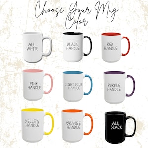 Peut inclure: Neuf options de couleurs diff&eacute;rentes pour une tasse en c&eacute;ramique blanche avec une bordure et une poign&eacute;e de couleur. Les options de tasse comprennent tout blanc, poign&eacute;e noire, poign&eacute;e rouge, poign&eacute;e rose, poign&eacute;e bleu clair, poign&eacute;e violette, poign&eacute;e jaune, poign&eacute;e orange et tout noir.