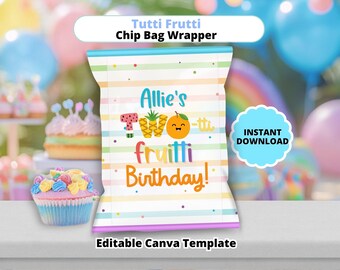 Peut inclure: Un emballage de sac de chips coloré sur le thème Tutti Frutti. Le design présente un fond rayé avec le texte "Allie's Two Frutti Birthday !" et des illustrations de fruits. Comprend le texte "Instant Download" et "Editable Canva Template".