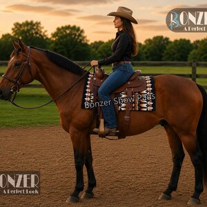 Western horse riding pad in black and cream with woven pattern