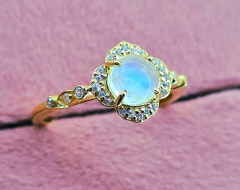 Natural moonstone ring for women, Round moonstone ring, statement ring, ring for her, AAA Moonstone ring, Purpose ring, promise ring for her