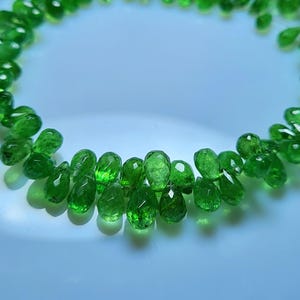 Natürliche Tsavorit Tropfen Perlen | grüne Granat Brioletten | AAA Edelstein Perlen für die Schmuckherstellung | Vollstrang 3 mm - 6 mm, Vollstrang 7 Zoll