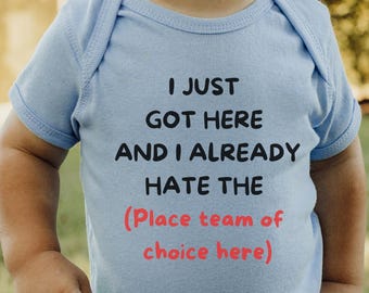 Je viens d'arriver et je déteste déjà l'équipe de sport - Idées cadeaux pour bébés Funny Team pour les nouveaux parents, fan de bébé garçon ou fille