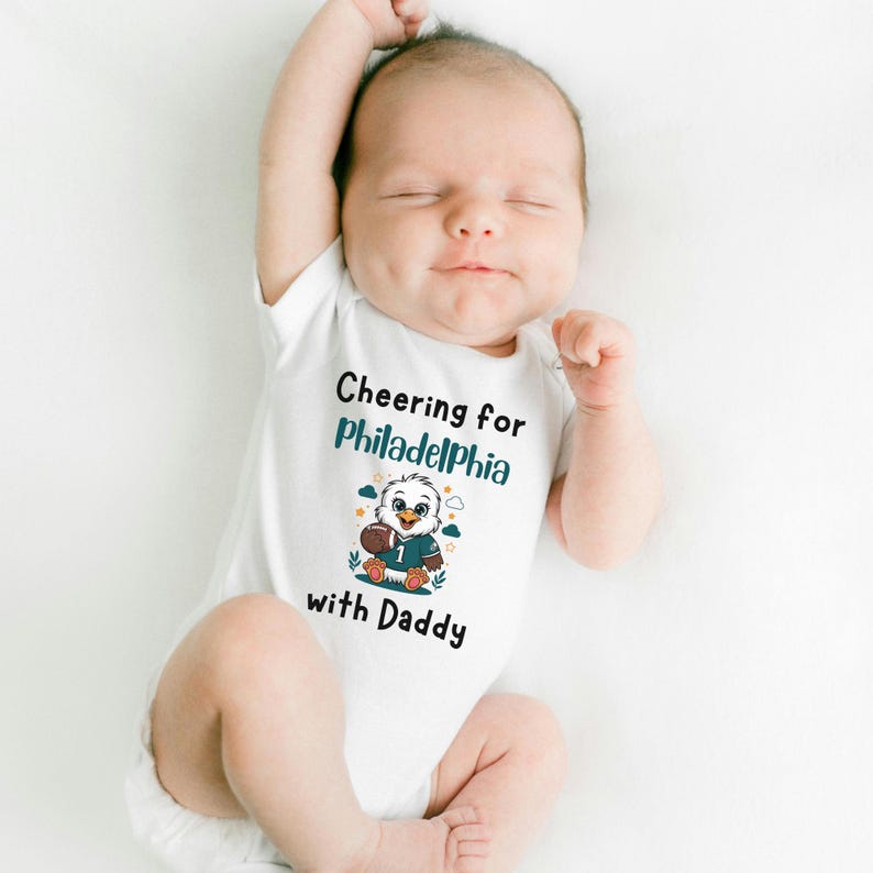 Benutzerdefinierte Philly Fußball-Baby-Sport-Bodysuit-Geschenk für neue Mutter oder Vater gerade Sonntag Fußball Kinder Outfit Baby Adler Neugeborenen-Baby-Dusche-Idee White