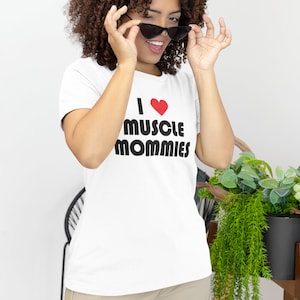I Love Muscle Mommies Shirt I Heart Muscle Mommies Pump Cover for Women
