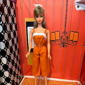 blonde TNT-pop Barbie-mod