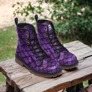 Purple Dragon Scales / Goth, Goblincore, Woodland, Witchcore, Faecore, Boho, Emo, Boho, Cottagecore, Veganistisch, Casual lederen gevechtslaarzen