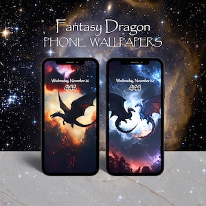 Puede incluir: Dos fondos de pantalla para teléfono con dragones de fantasía. El primer fondo de pantalla muestra un dragón negro volando sobre un fondo de fuego. El segundo fondo de pantalla muestra un dragón negro y un dragón azul enfrentándose sobre un fondo de tormenta. Ambos fondos de pantalla muestran la fecha y la hora.