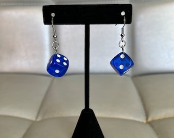 Dobbelsteen oorbellen | Trendy oorbellen | Statement oorbellen | Leuke oorbellen | Blauwe dobbelstenen