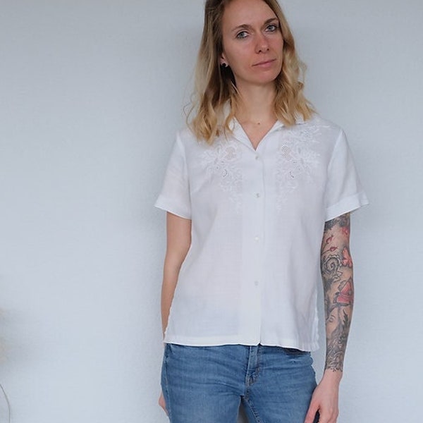 white vintage blouse with embroidery, linen blouse, linen size. 42