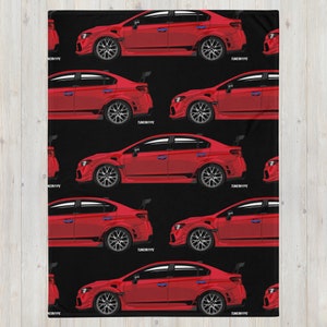 Könnte beinhalten: Eine schwarze Decke mit einem sich wiederholenden Muster aus roten Sportwagen. Jeder Wagen hat einen Spoiler und Spezialräder. Der Text "TUNERTYPE" ist auf die Decke gedruckt.
