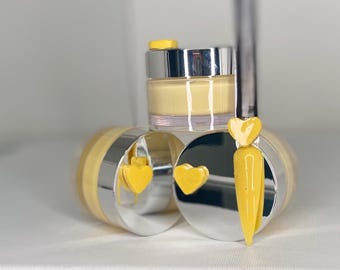 Lady Princess Acrylic Kingdom EEZ ON DOWN 2.1 oz Thrilla of Vanilla, 2.1 oz Pastel Yellow Acrylic Nail Powder for Nail Manicure.