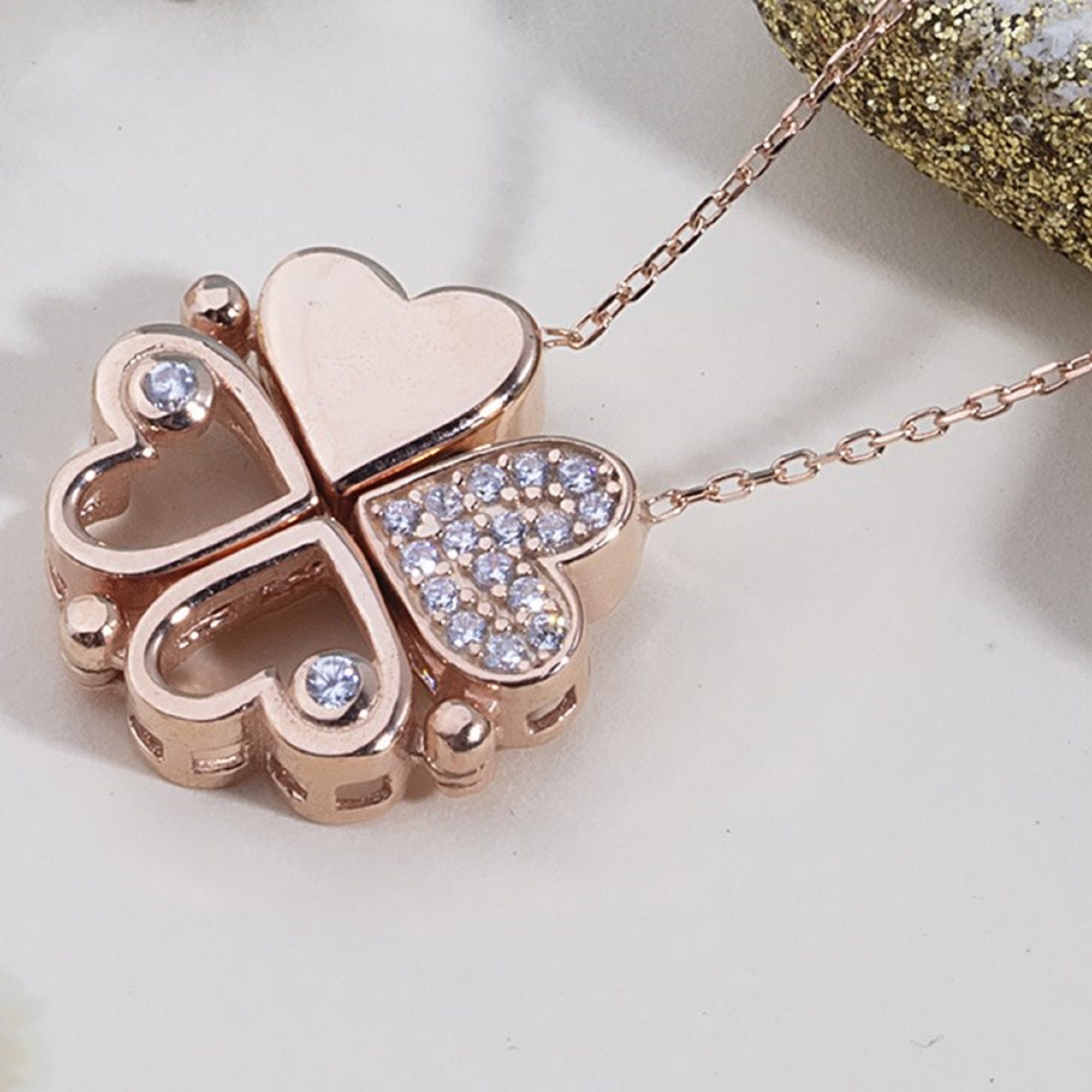 Fashion 14k Gold Plated Love Heart Shaped Clover Magnetic Pendant Necklace