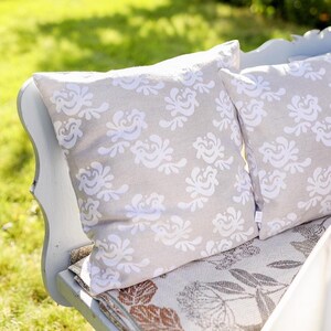 Örngott i linne, folklig stil: tuppdesign, jacquardvävd kudde