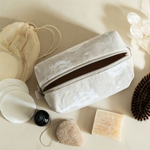 Linen Makeup Bag Medium Cosmetic Pouch for Travel Toiletry Organizer Zipper Pouch Minimalist Eco Friendly Gift for Her Linen Essentials