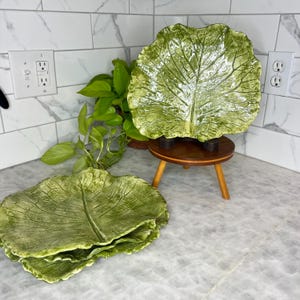 Zestaw 4 talerzy w kształcie liści kapusty Vintage Studio Pottery | Zielone talerze do serwowania w stylu majoliki | Naczynia obiadowe 12,5 cala | Kuchnia w stylu wiejskim