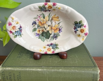 Jabonera vintage con diseño floral inglés, decoración de baño estilo cabaña, fabricada en Inglaterra.