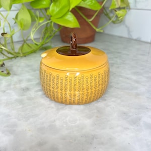 Vintage Parmigiano Reggiano Keramikburk: Senapsgult ostkruka med lock Italien