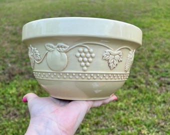 VTG Cream Stoneware Crock/Dough Bowl, Primitive, Pottery, Farmhouse, Fruit 8"