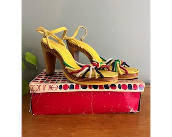 Zapatos de tacón de madera con tiras arcoíris estilo vintage de los años 70, color amarillo, estilo boho disco, talla 9.5 M