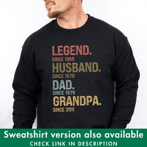 K&ouml;nnte beinhalten: Schwarzes Sweatshirt mit einem Vintage-Grafikdruck, der "LEGEND. SINCE 1955 HUSBAND. SINCE 1976 DAD. SINCE 1979 GRANDPA. SINCE 2011" lautet.