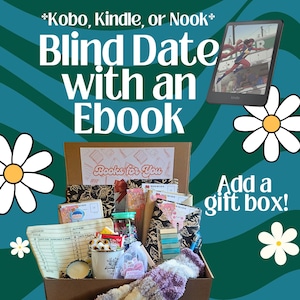 Könnte beinhalten: Eine Geschenkbox mit der Aufschrift "Books for You", gefüllt mit verschiedenen Artikeln, darunter ein Kindle E-Reader mit einem Comic-Bild, eine Tasse und ein Paar Socken. Der Text "Blind Date with an Ebook" wird über der Box angezeigt, mit der Option "Add a gift box!"